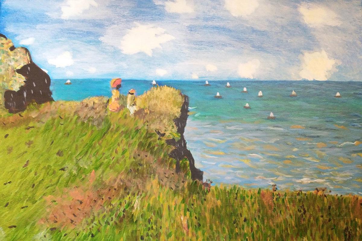 画的海洋场景与一个小草山与船在远处